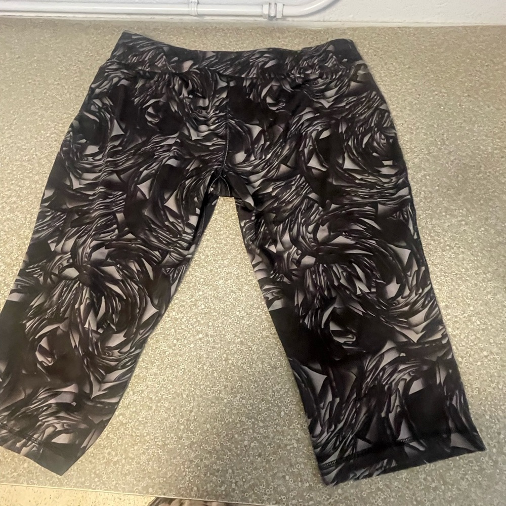 Danskin Black and White Activewear Cropped XXL (20)